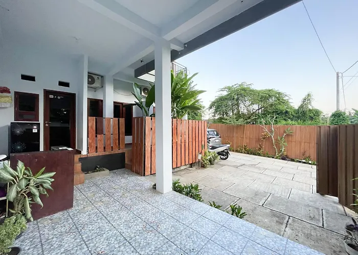 Tiny House Gianyar Redpartner ホテル 2*